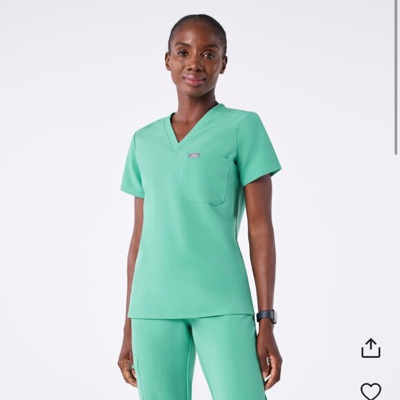 Figs Tops - FIGS surgical green Catarina one pocket top, size large